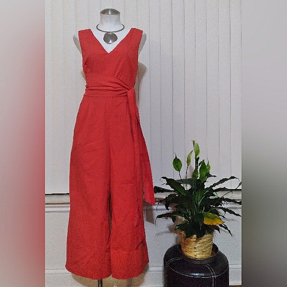 💲IT'S A SALE!! Elegant Red Sleeveless Wrap Jumpsuit💲 - Picture 1 of 3